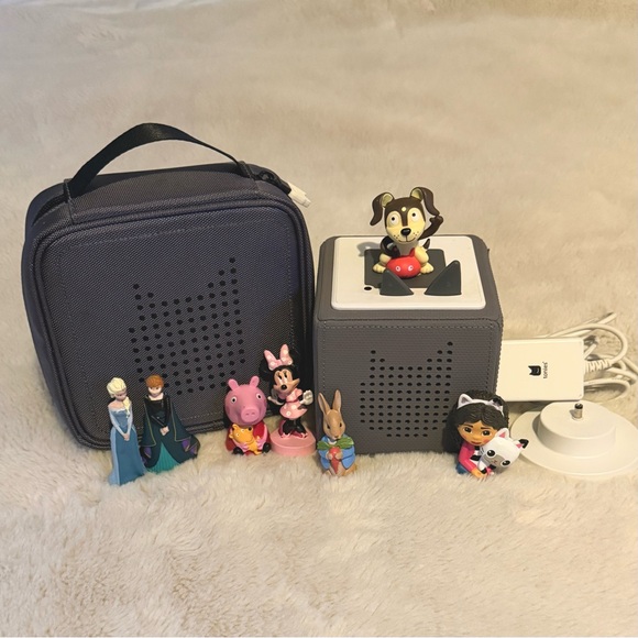Toniebox Starter Set in Grey with Case and 6 Additional Tonies -Like New $225 - Picture 3 of 6